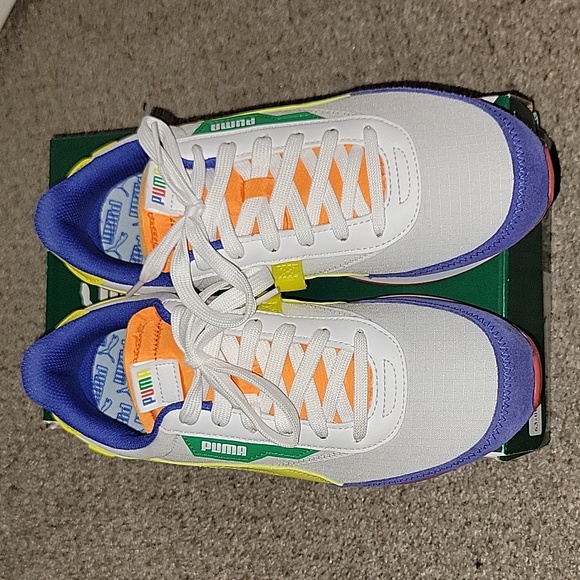 Grade school puma size 7 - Picture 2 of 4